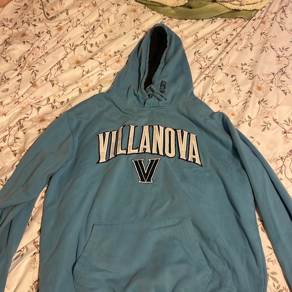 Villanova hoodie size large